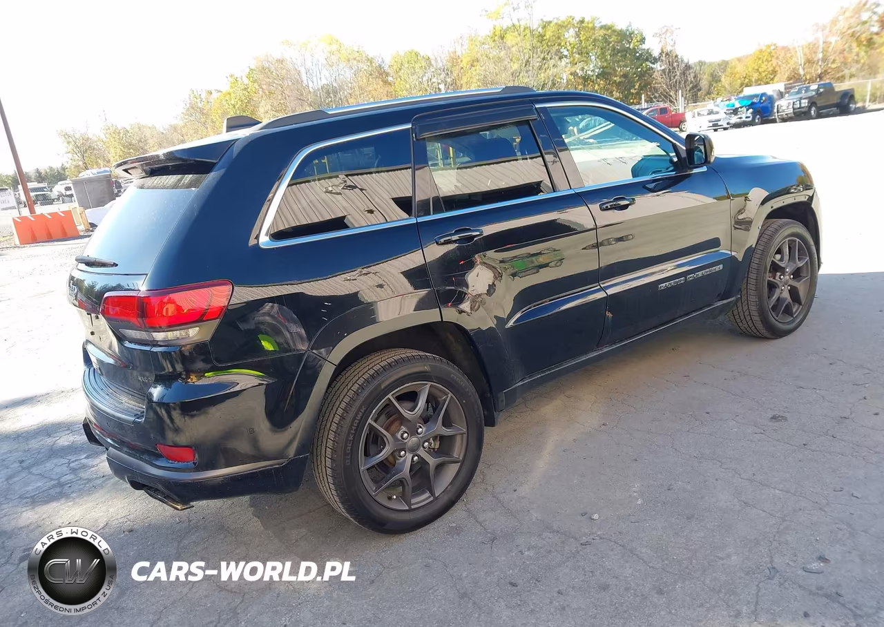 2017 Jeep Grand Cherokee Laredo 4X4 VIN:1C4RJFAG1HC954690 - 4