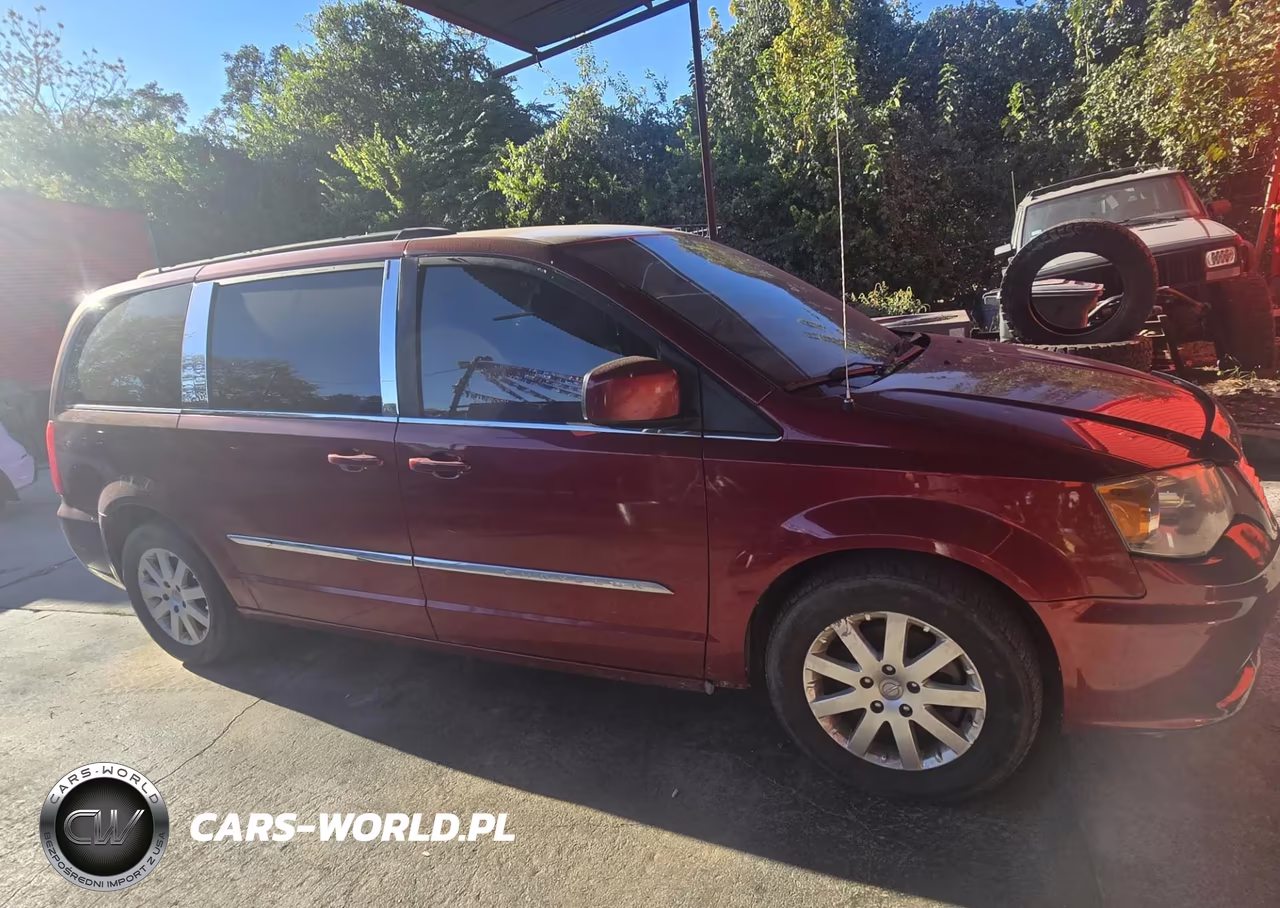2014 Chrysler Town & Country Touring – zdjęcie 1 z 17