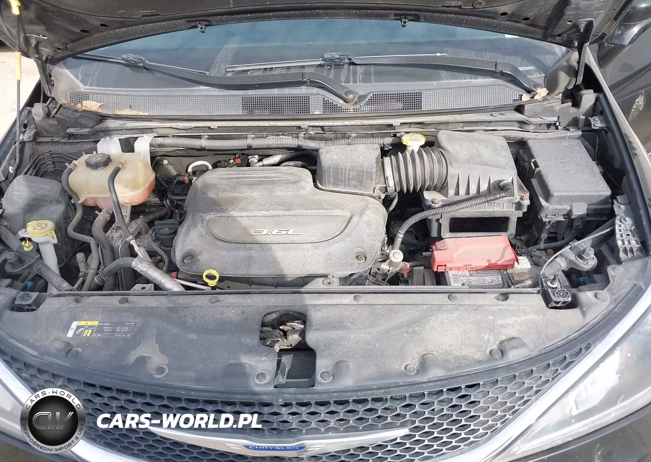 2018 Chrysler Pacifica Touring L VIN:2C4RC1BGXJR194235 - 10