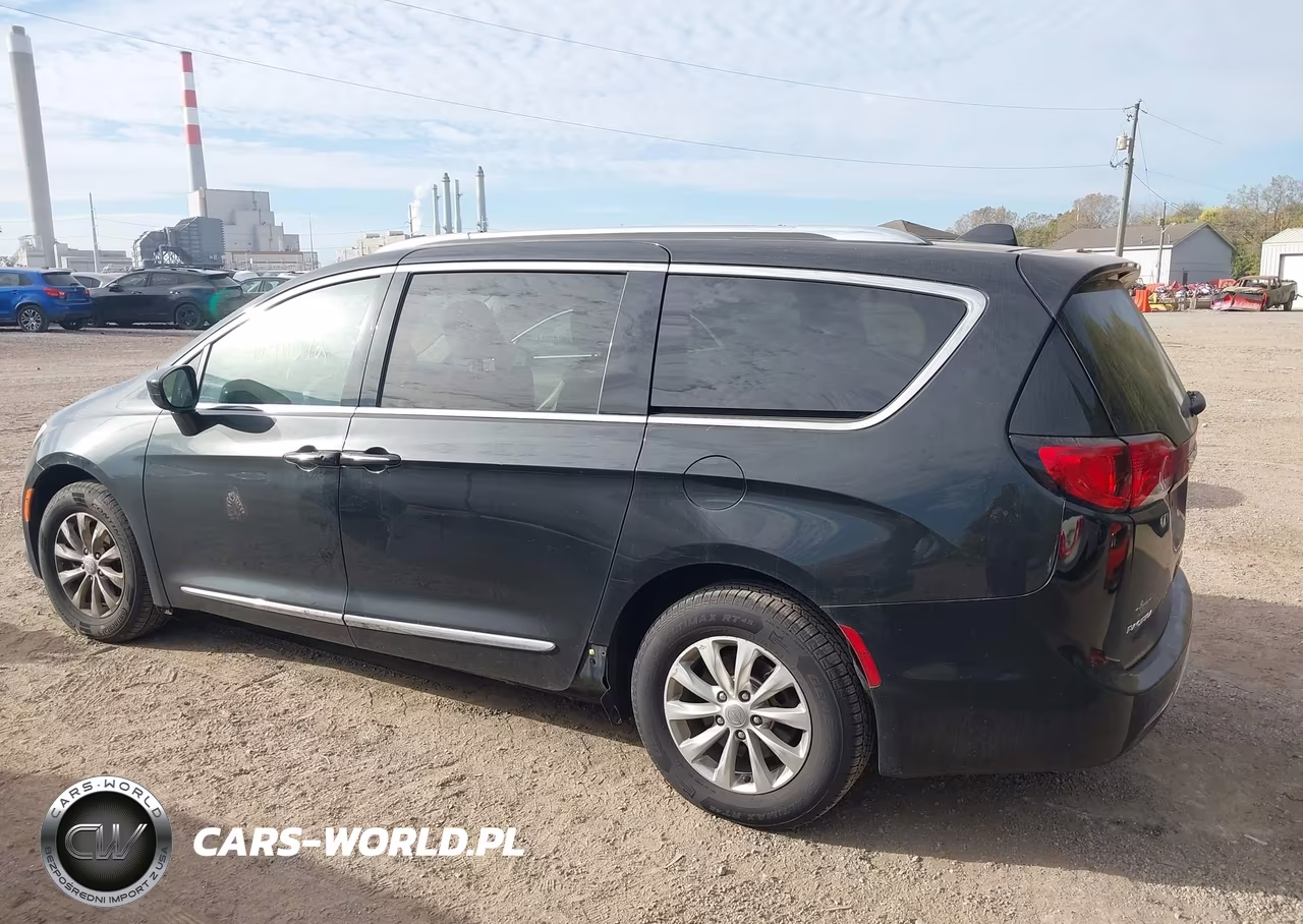 2018 Chrysler Pacifica Touring L VIN:2C4RC1BGXJR194235 - 14