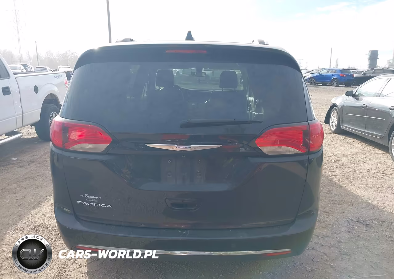 2018 Chrysler Pacifica Touring L VIN:2C4RC1BGXJR194235 - 16