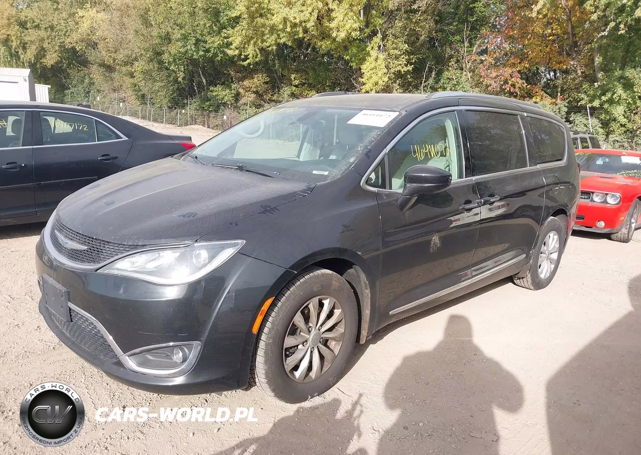 2018 Chrysler Pacifica Touring L VIN:2C4RC1BGXJR194235 - 2