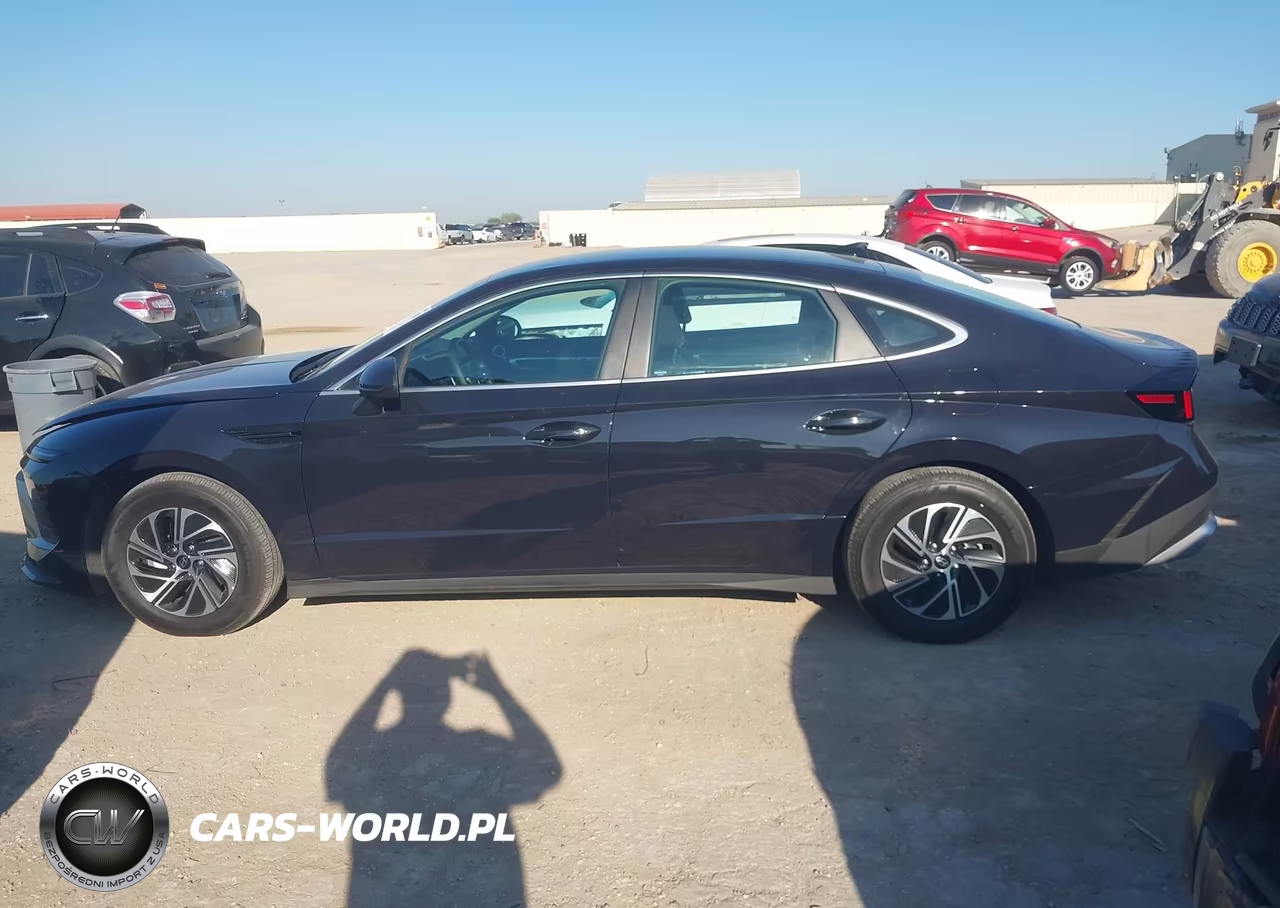 2026 Hyundai Sonata Hybrid Blue VIN:KMHL24JJ8TA181980 - 15