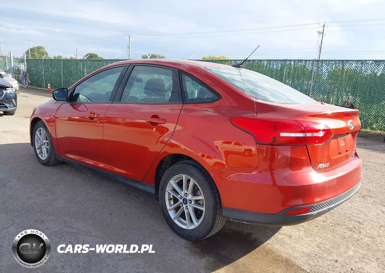 2018 Ford Focus Se VIN:1FADP3FE5JL286029 - 3