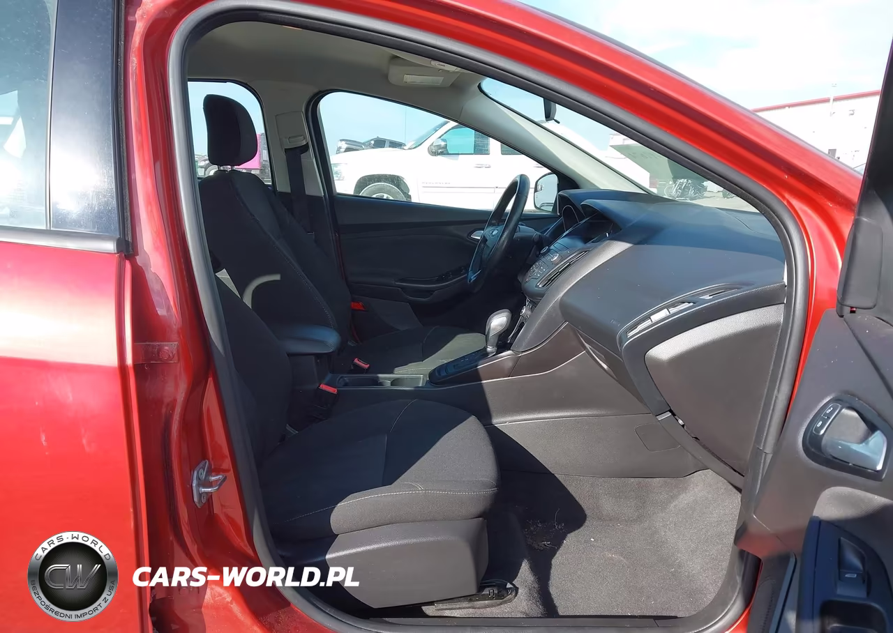 2018 Ford Focus Se VIN:1FADP3FE5JL286029 - 5