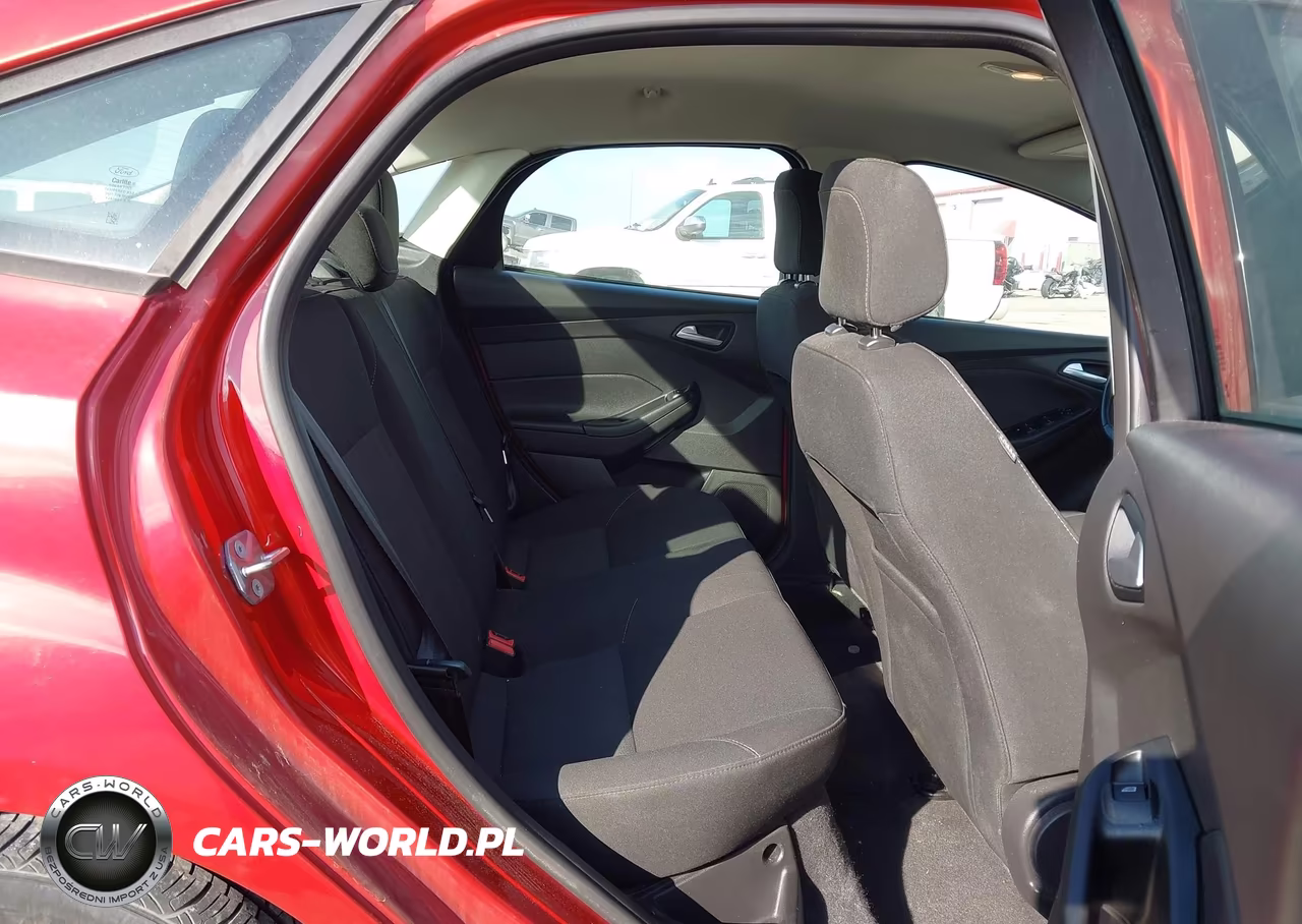 2018 Ford Focus Se VIN:1FADP3FE5JL286029 - 8
