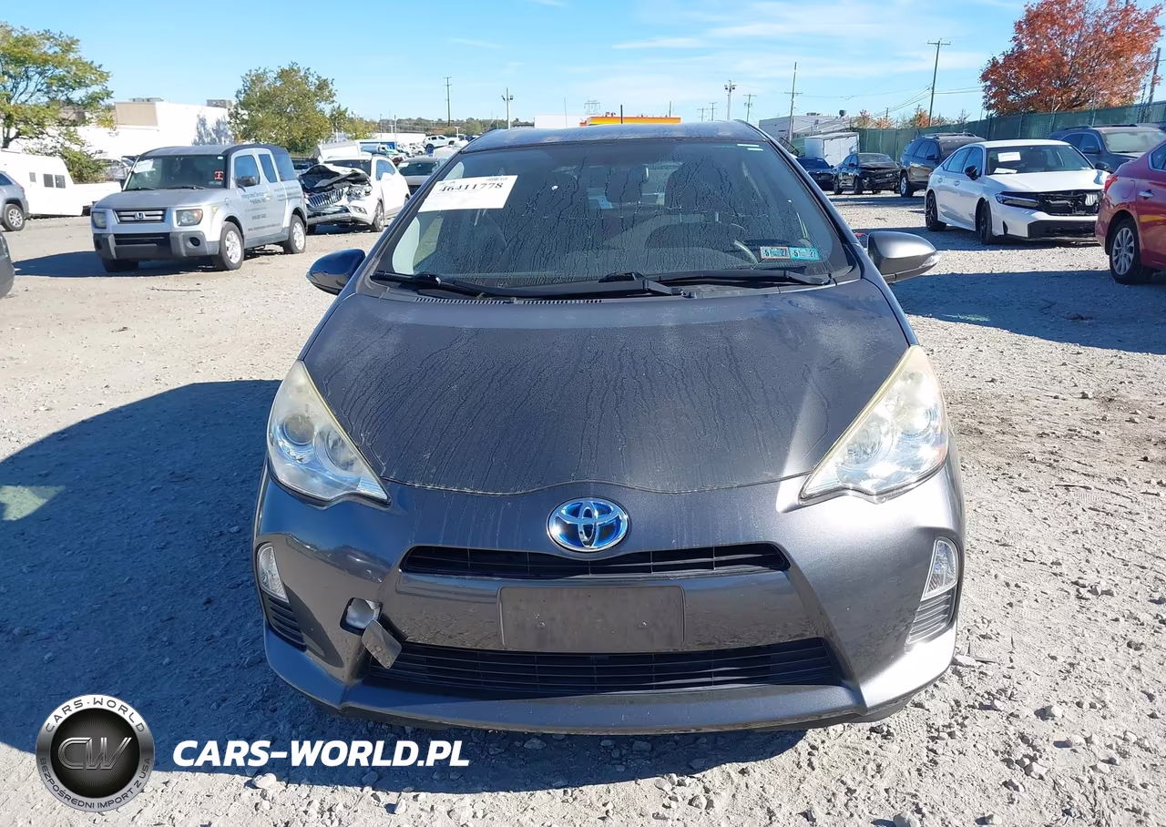 2014 Toyota Prius C Three VIN:JTDKDTB32E1560366 - 11