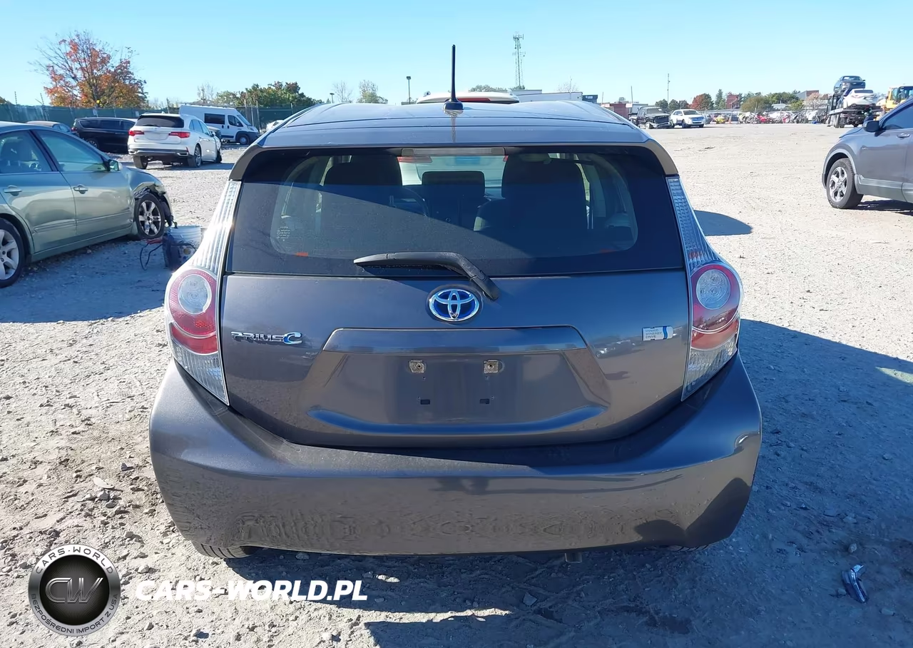 2014 Toyota Prius C Three VIN:JTDKDTB32E1560366 - 15