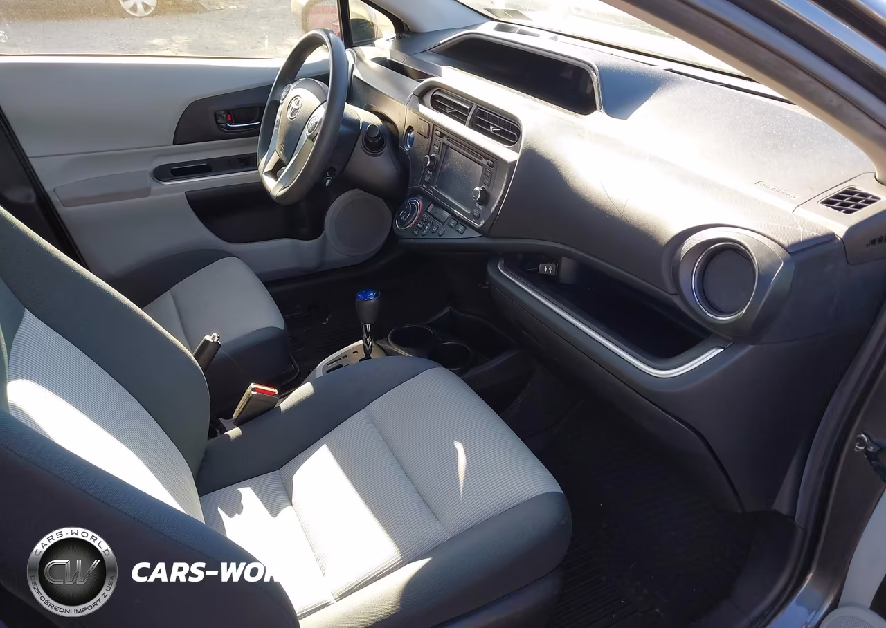 2014 Toyota Prius C Three VIN:JTDKDTB32E1560366 - 5