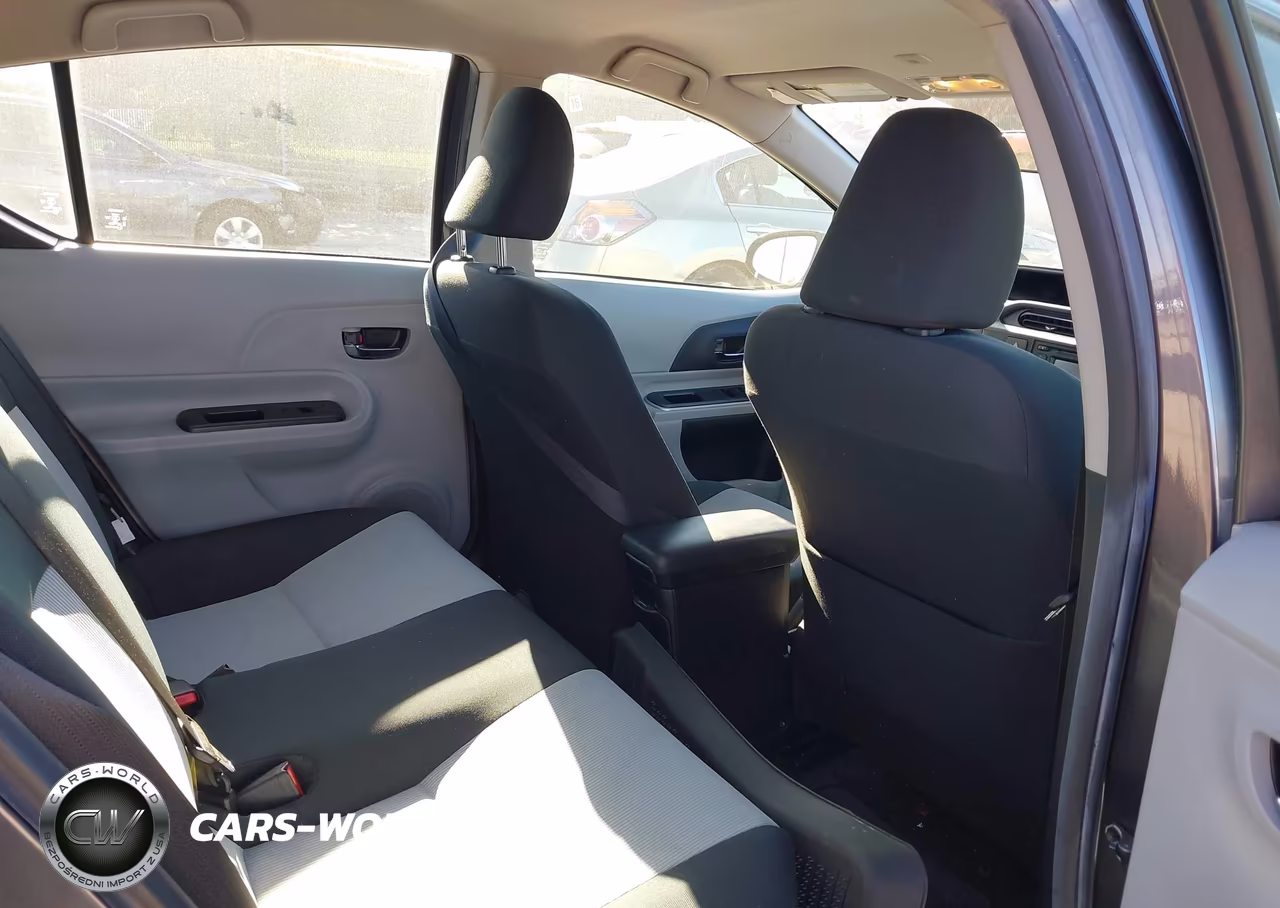 2014 Toyota Prius C Three VIN:JTDKDTB32E1560366 - 8