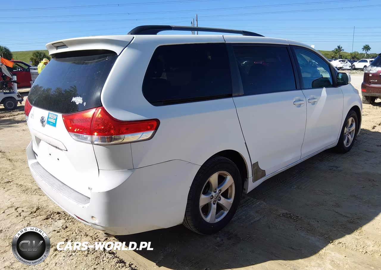 2011 Toyota Sienna Le V6 VIN:5TDKK3DC3BS065336 - 4