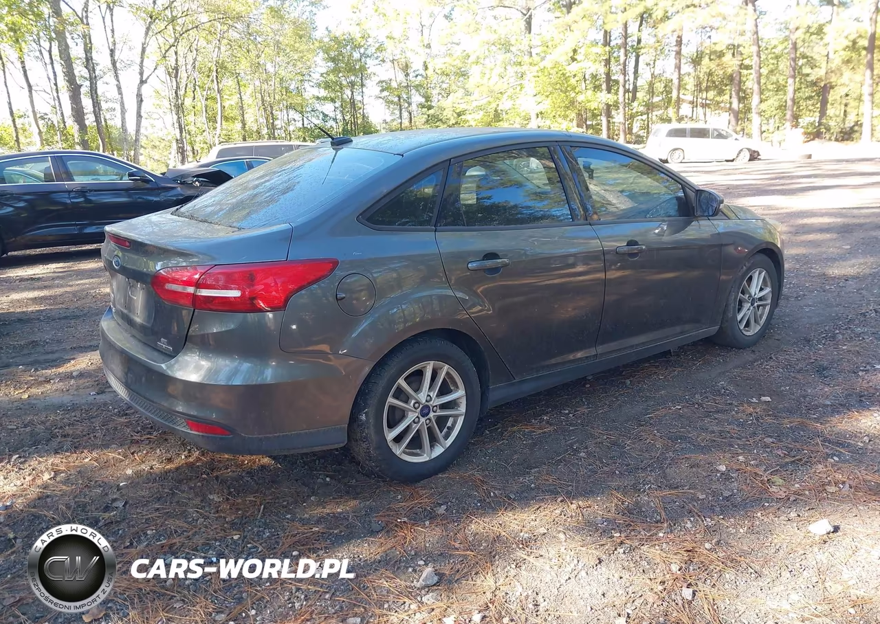 2015 Ford Focus Se VIN:1FADP3F21FL215505 - 4
