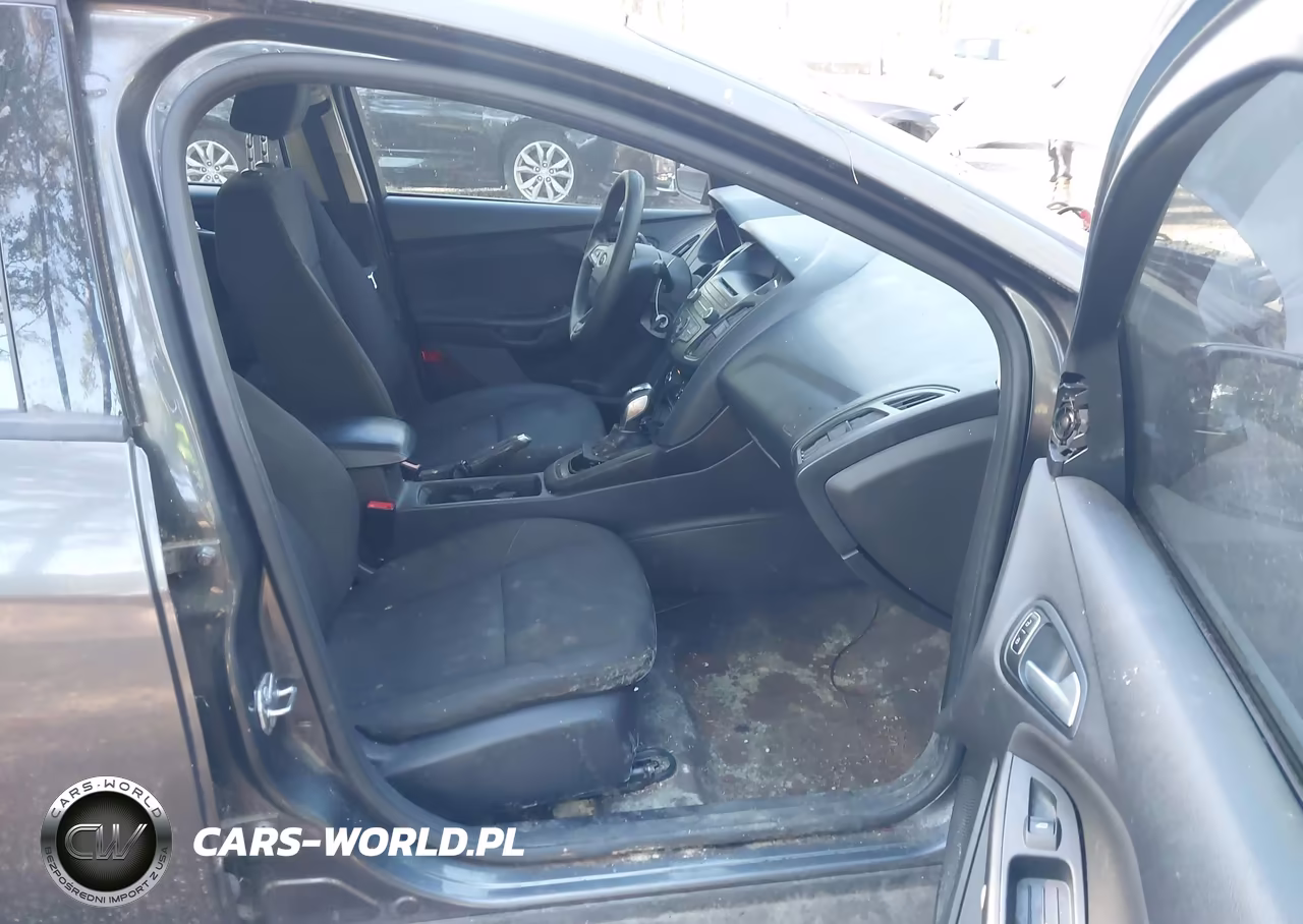 2015 Ford Focus Se VIN:1FADP3F21FL215505 - 5