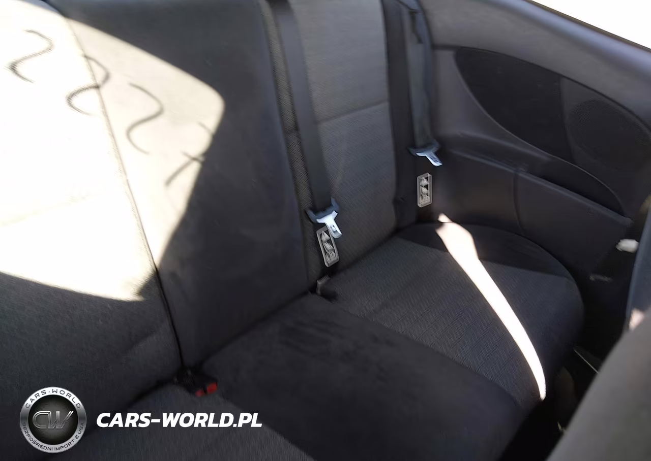2001 Ford Focus Zx3 VIN:3FAFP31331R151891 - 8