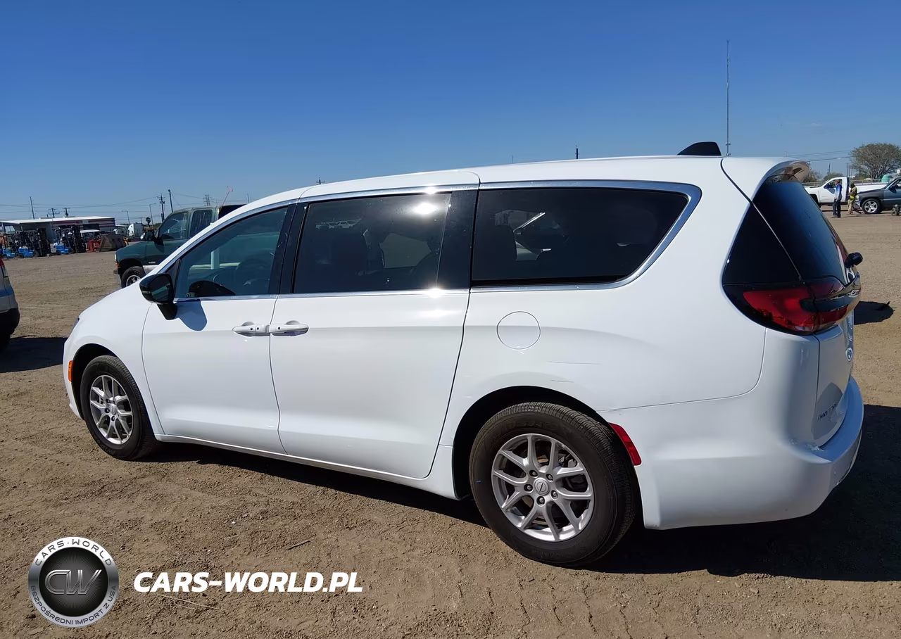 2026 Chrysler Pacifica Select VIN:2C4RC1BG1TR196636 - 14