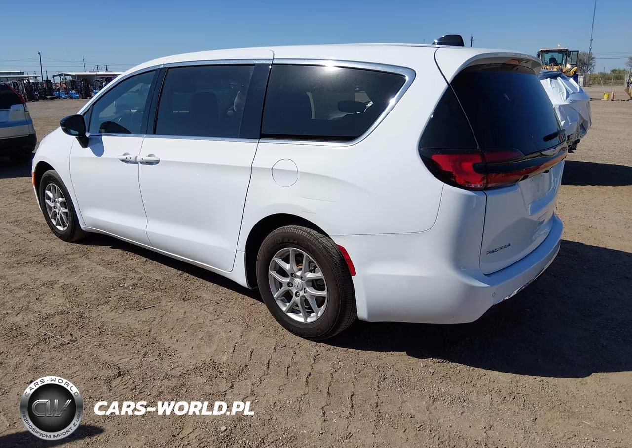 2026 Chrysler Pacifica Select VIN:2C4RC1BG1TR196636 - 3
