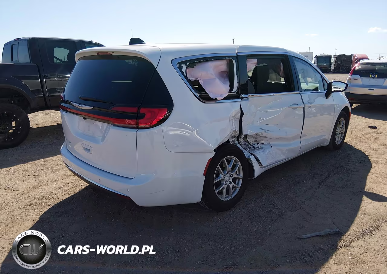 2026 Chrysler Pacifica Select VIN:2C4RC1BG1TR196636 - 4