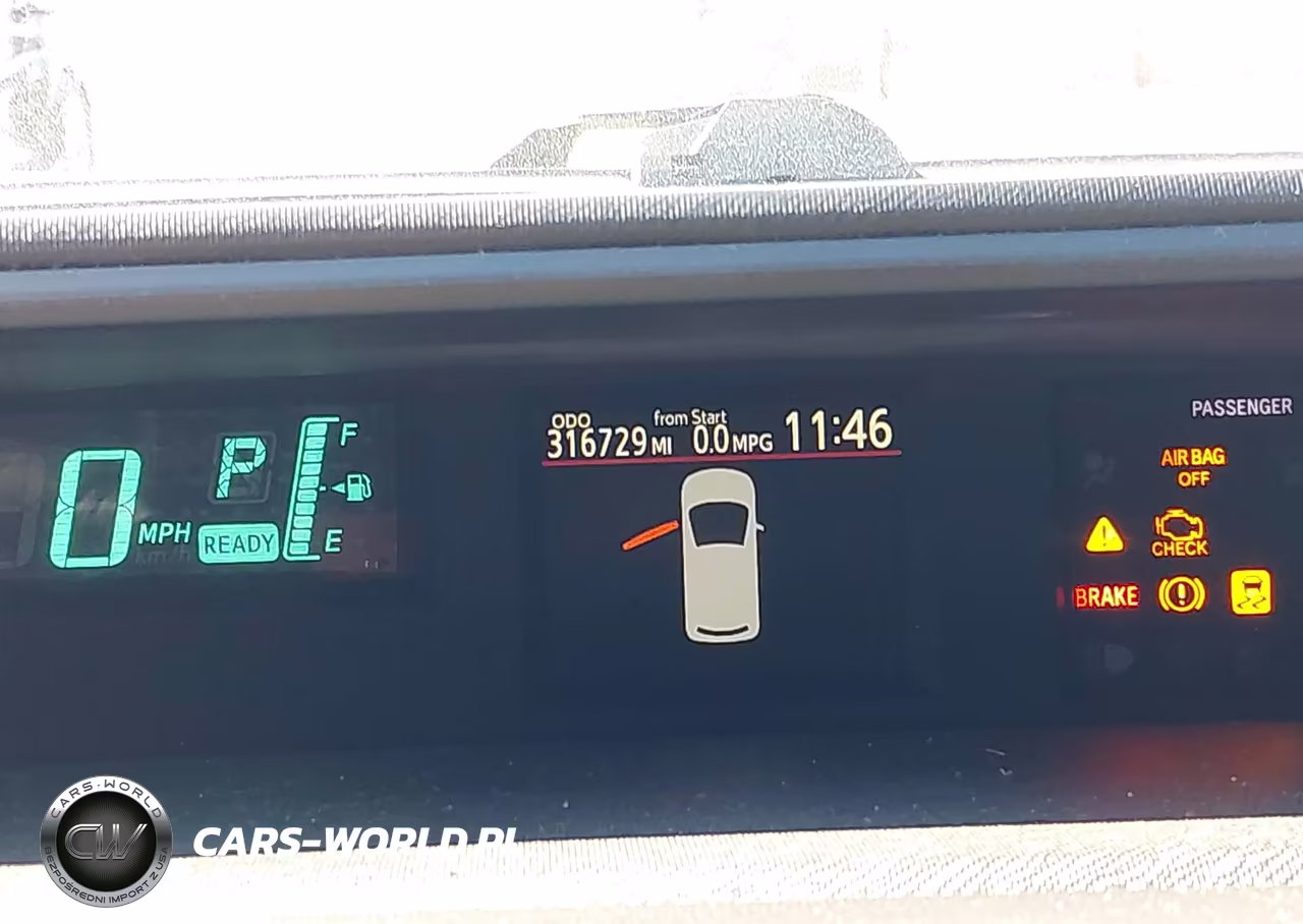 2013 Toyota Prius C Three VIN:JTDKDTB37D1552469 - 12