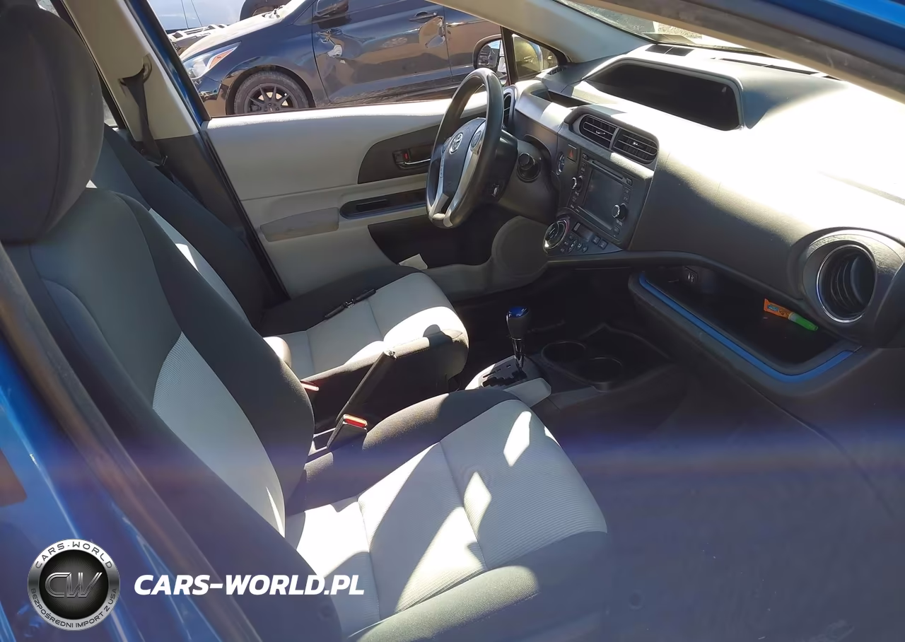 2013 Toyota Prius C Three VIN:JTDKDTB37D1552469 - 5