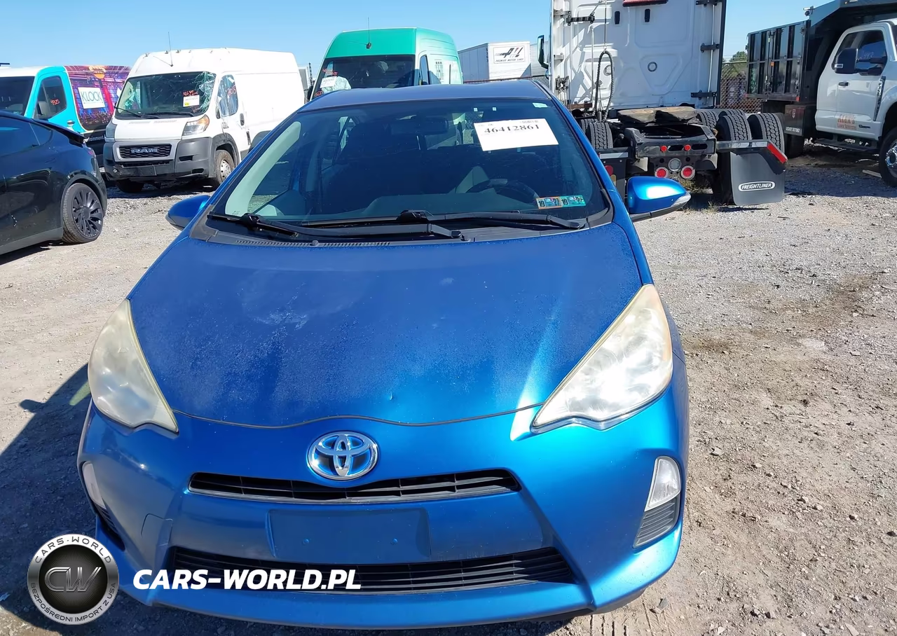 2013 Toyota Prius C Three VIN:JTDKDTB37D1552469 - 6