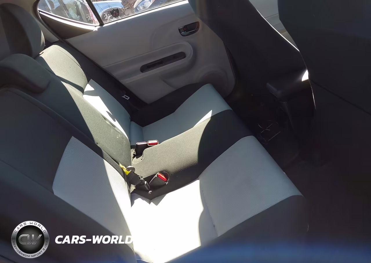 2013 Toyota Prius C Three VIN:JTDKDTB37D1552469 - 8