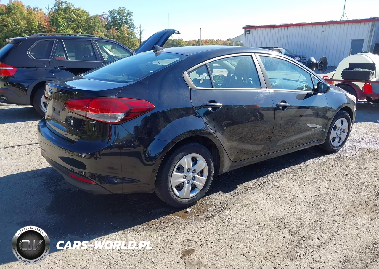 2018 Kia Forte Lx VIN:3KPFK4A75JE274603 - 4