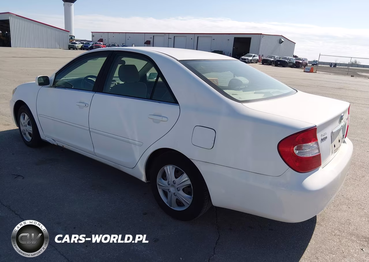 2002 Toyota Camry Le VIN:JTDBE32K020136349 - 3