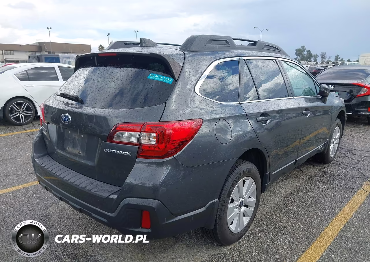 2018 Subaru Outback 2.5I Premium VIN:4S4BSAFC5J3202984 - 4