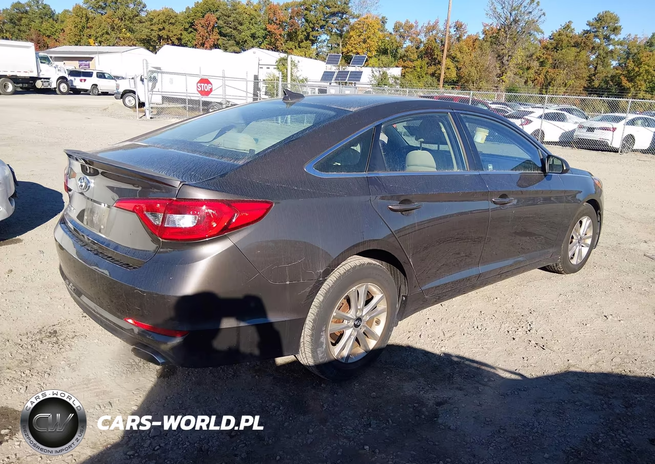 2017 Hyundai Sonata VIN:5NPE24AF6HH592920 - 4