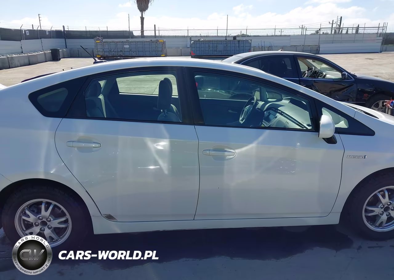 2011 Toyota Prius Three VIN:JTDKN3DU2B0248522 - 13