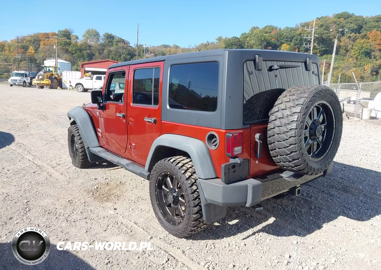 2014 Jeep Wrangler Unlimited Sport VIN:1C4BJWDGXEL169139 - 3