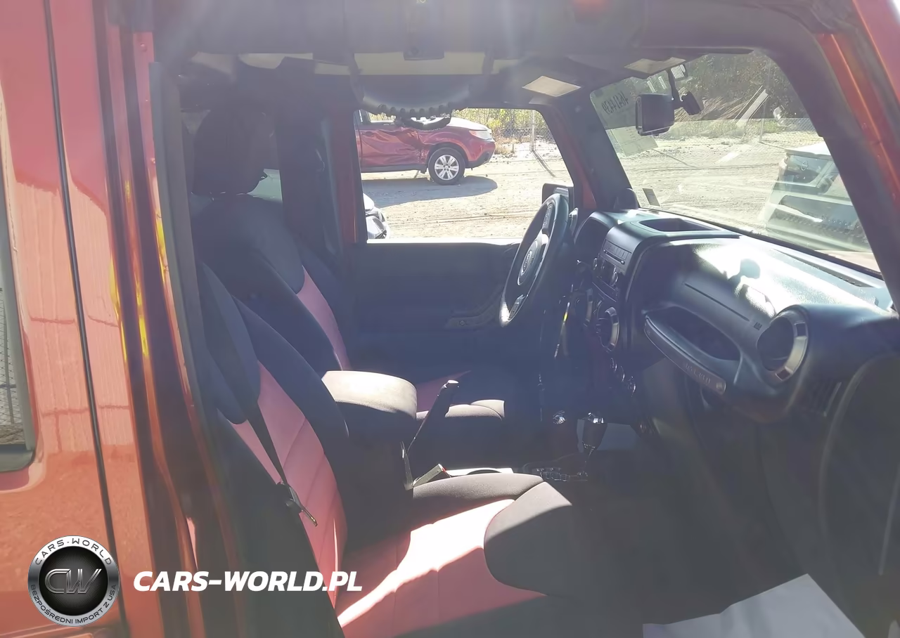 2014 Jeep Wrangler Unlimited Sport VIN:1C4BJWDGXEL169139 - 5