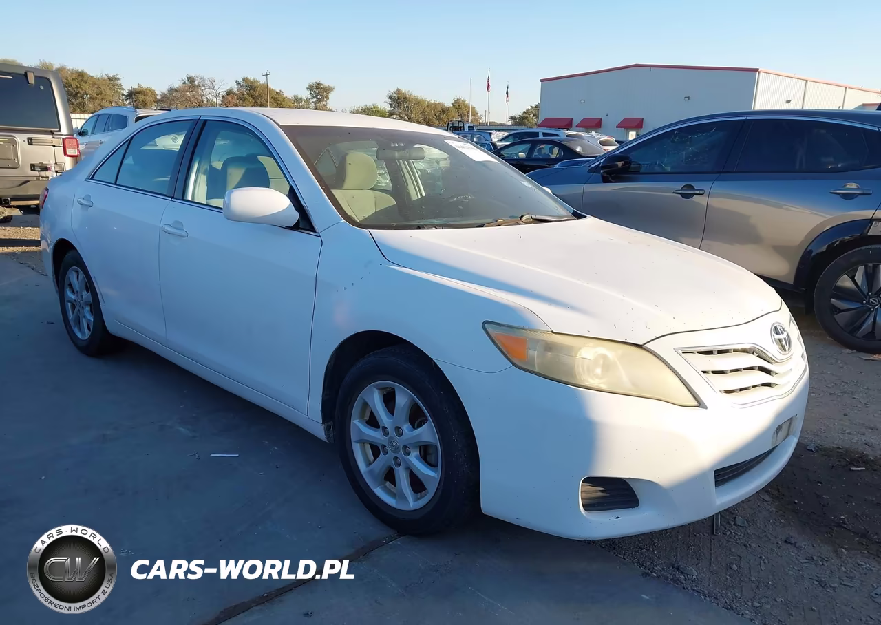 2011 Toyota Camry Le – zdjęcie 1 z 11