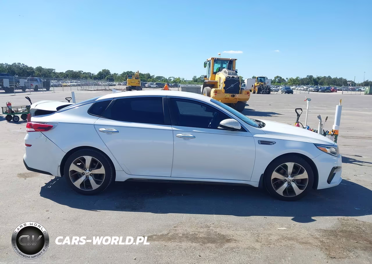 2020 Kia Optima S VIN:5XXGT4L30LG438054 - 13
