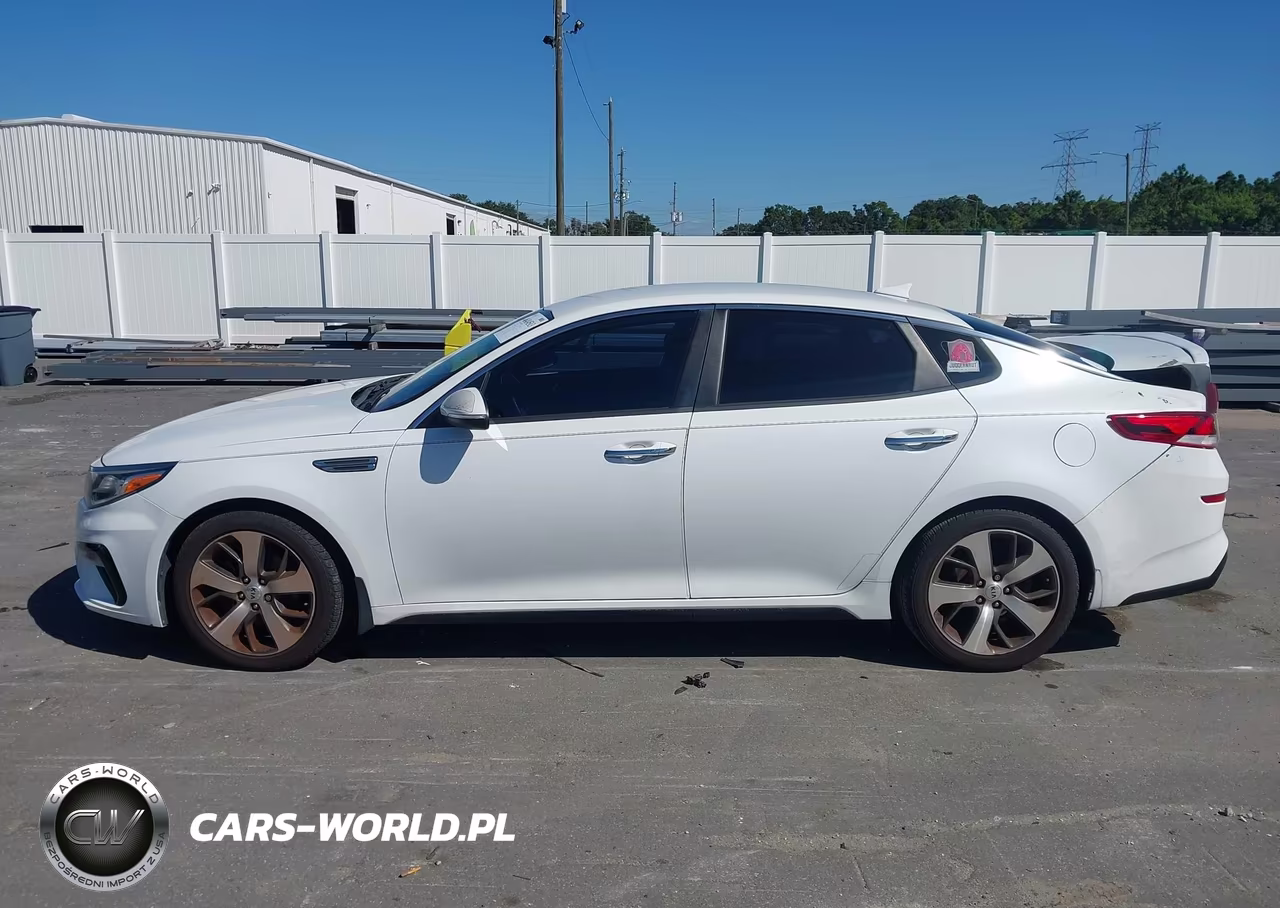 2020 Kia Optima S VIN:5XXGT4L30LG438054 - 14