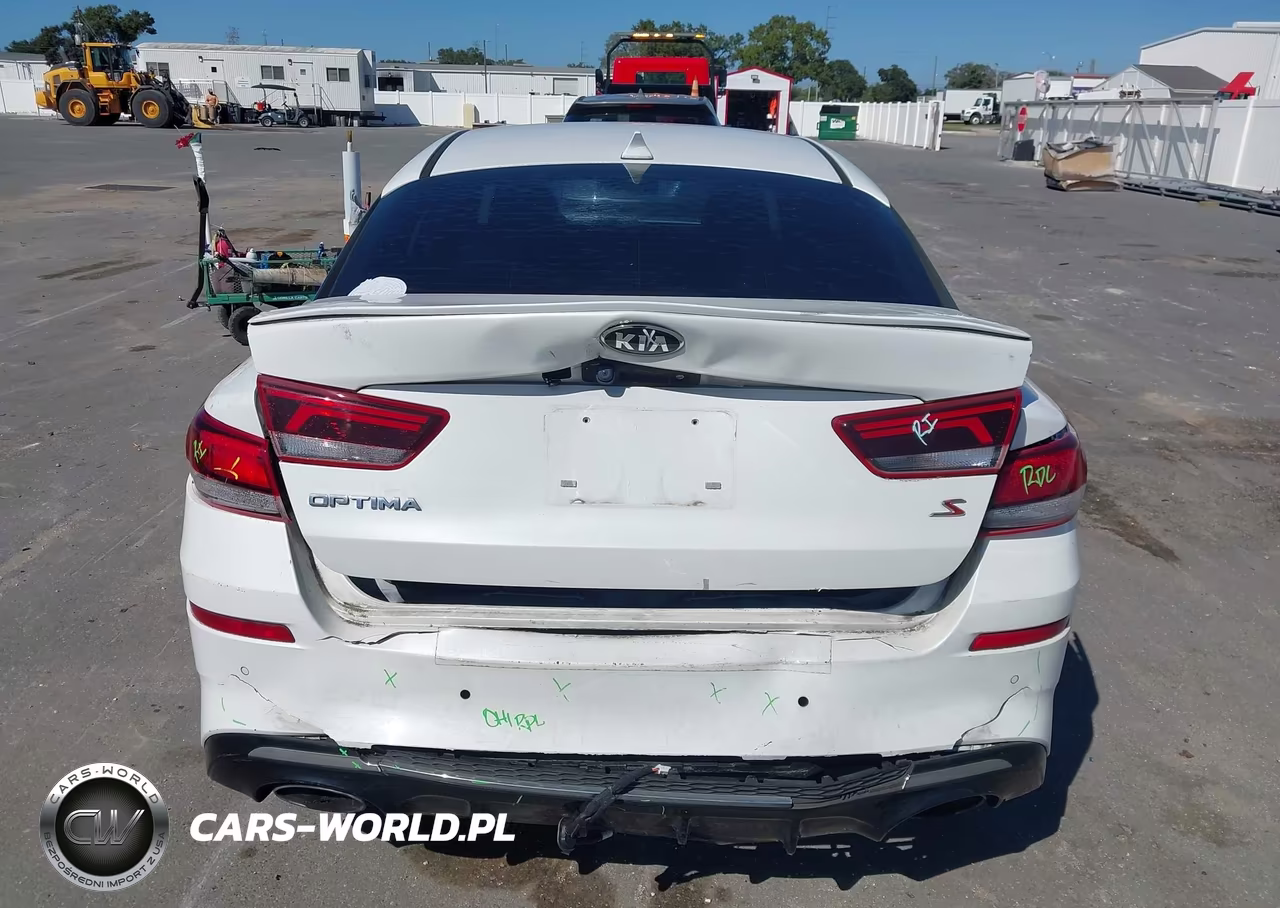 2020 Kia Optima S VIN:5XXGT4L30LG438054 - 16