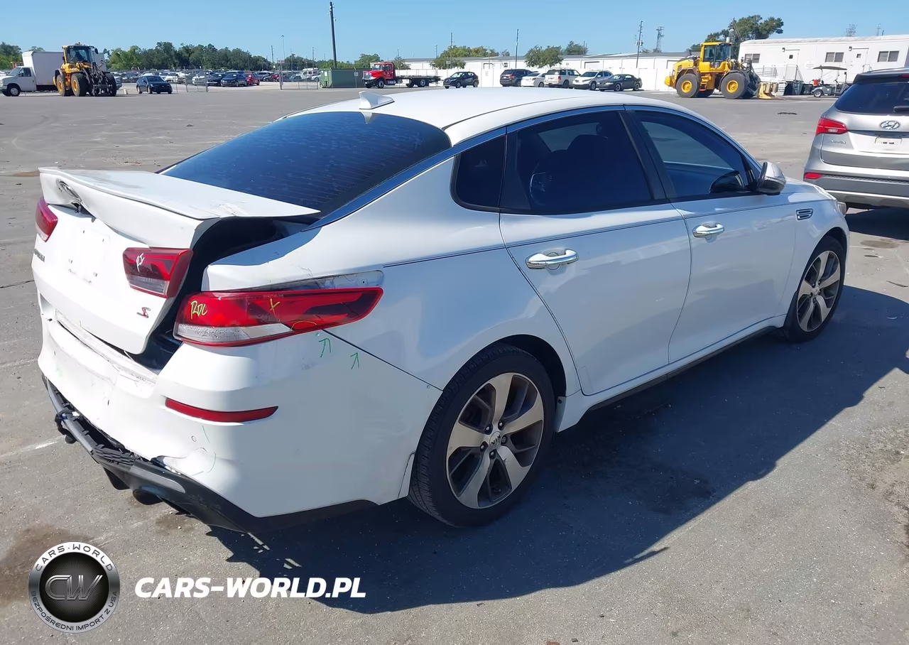 2020 Kia Optima S VIN:5XXGT4L30LG438054 - 4