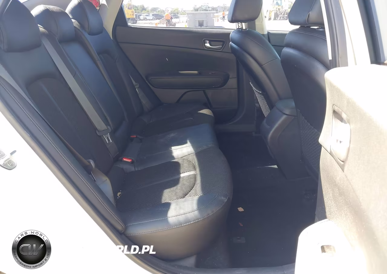 2020 Kia Optima S VIN:5XXGT4L30LG438054 - 8