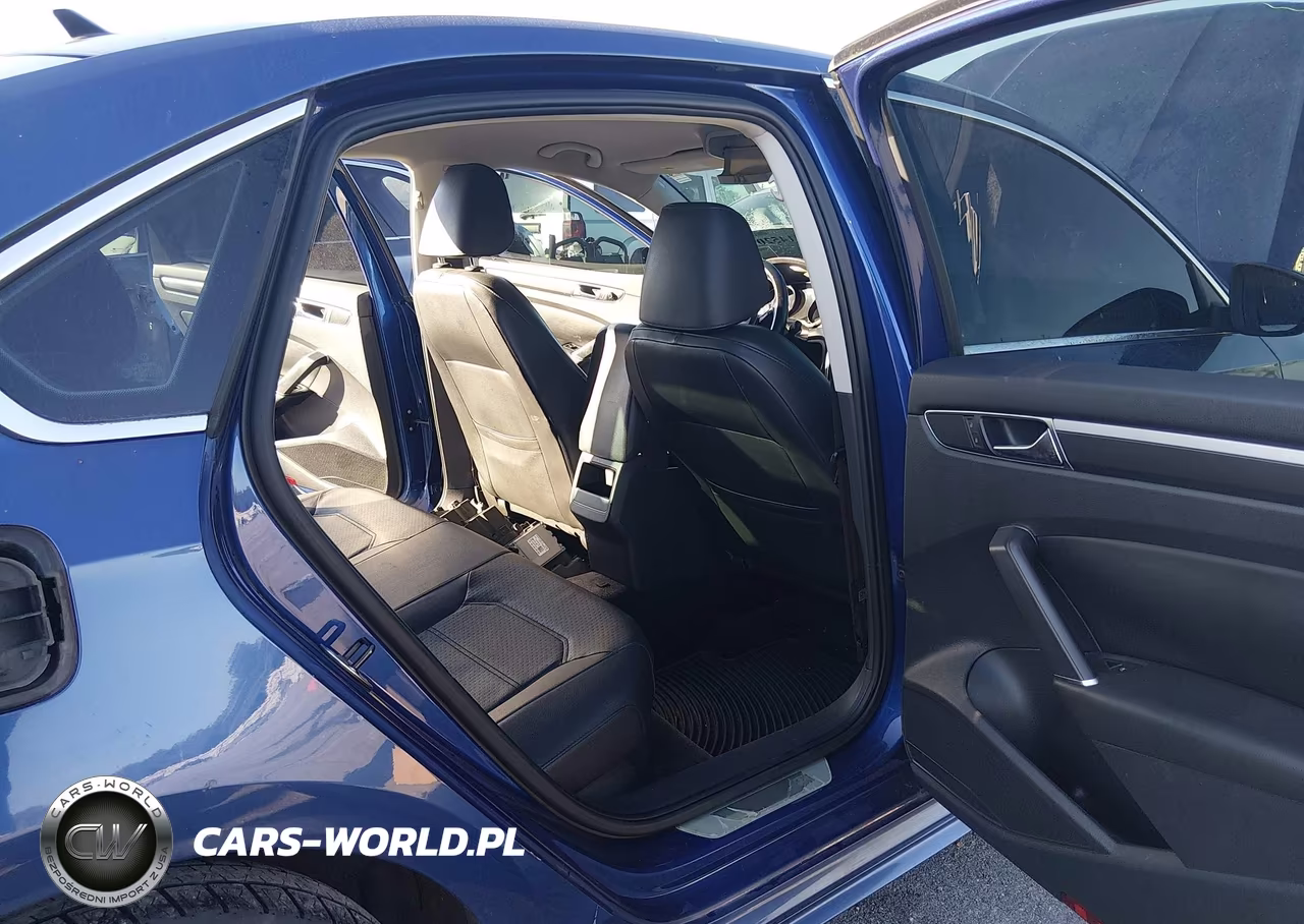 2017 Volkswagen Passat 1.8T R-Line VIN:1VWDT7A32HC037519 - 8