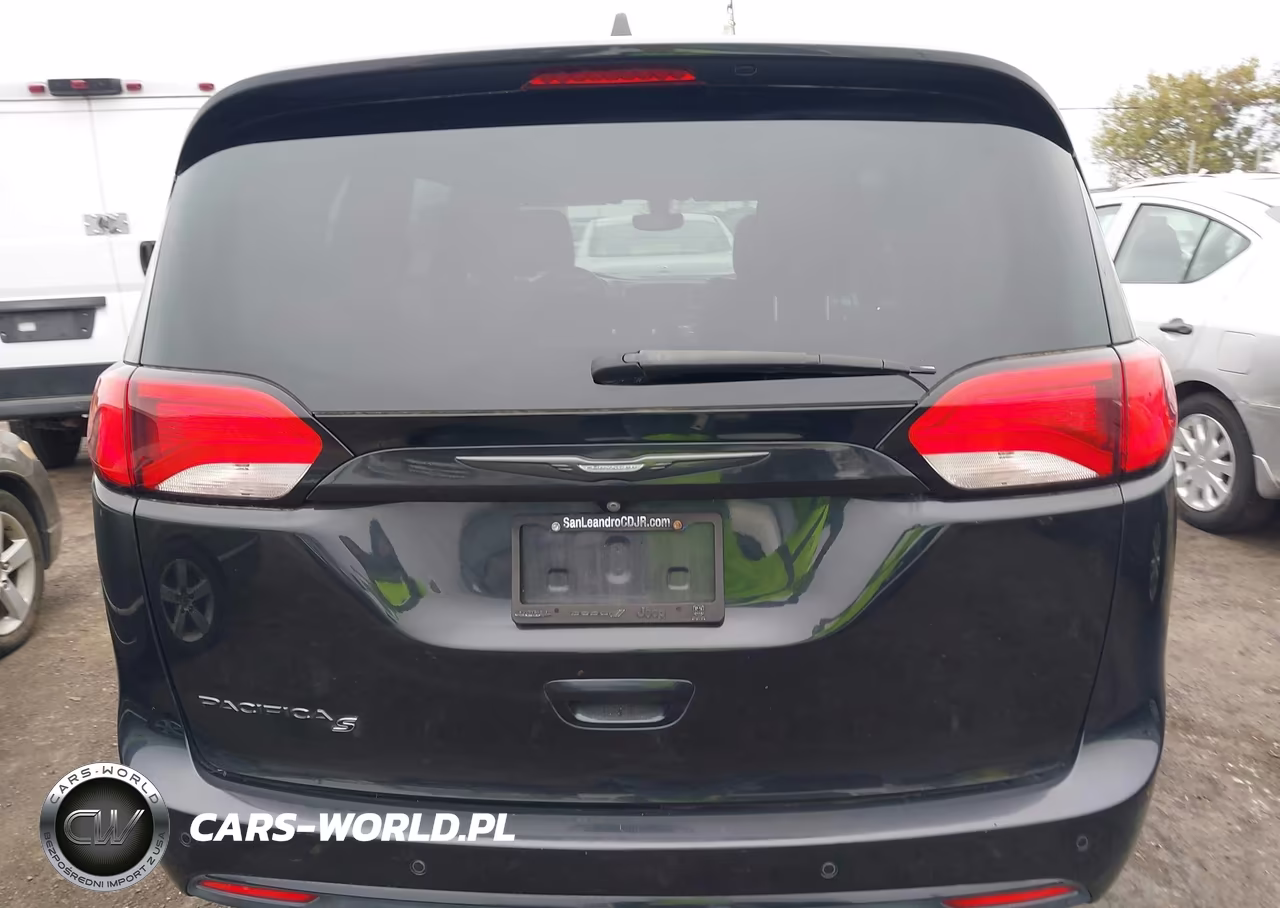 2018 Chrysler Pacifica Touring Plus VIN:2C4RC1FG2JR260061 - 16