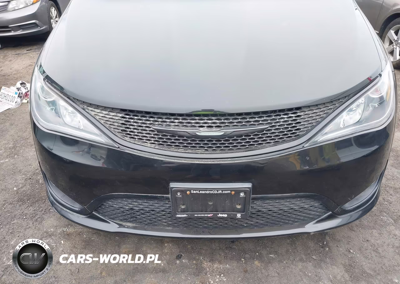 2018 Chrysler Pacifica Touring Plus VIN:2C4RC1FG2JR260061 - 6