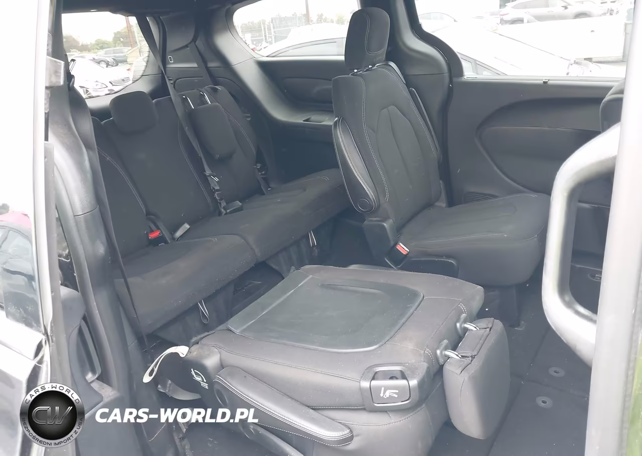 2018 Chrysler Pacifica Touring Plus VIN:2C4RC1FG2JR260061 - 8