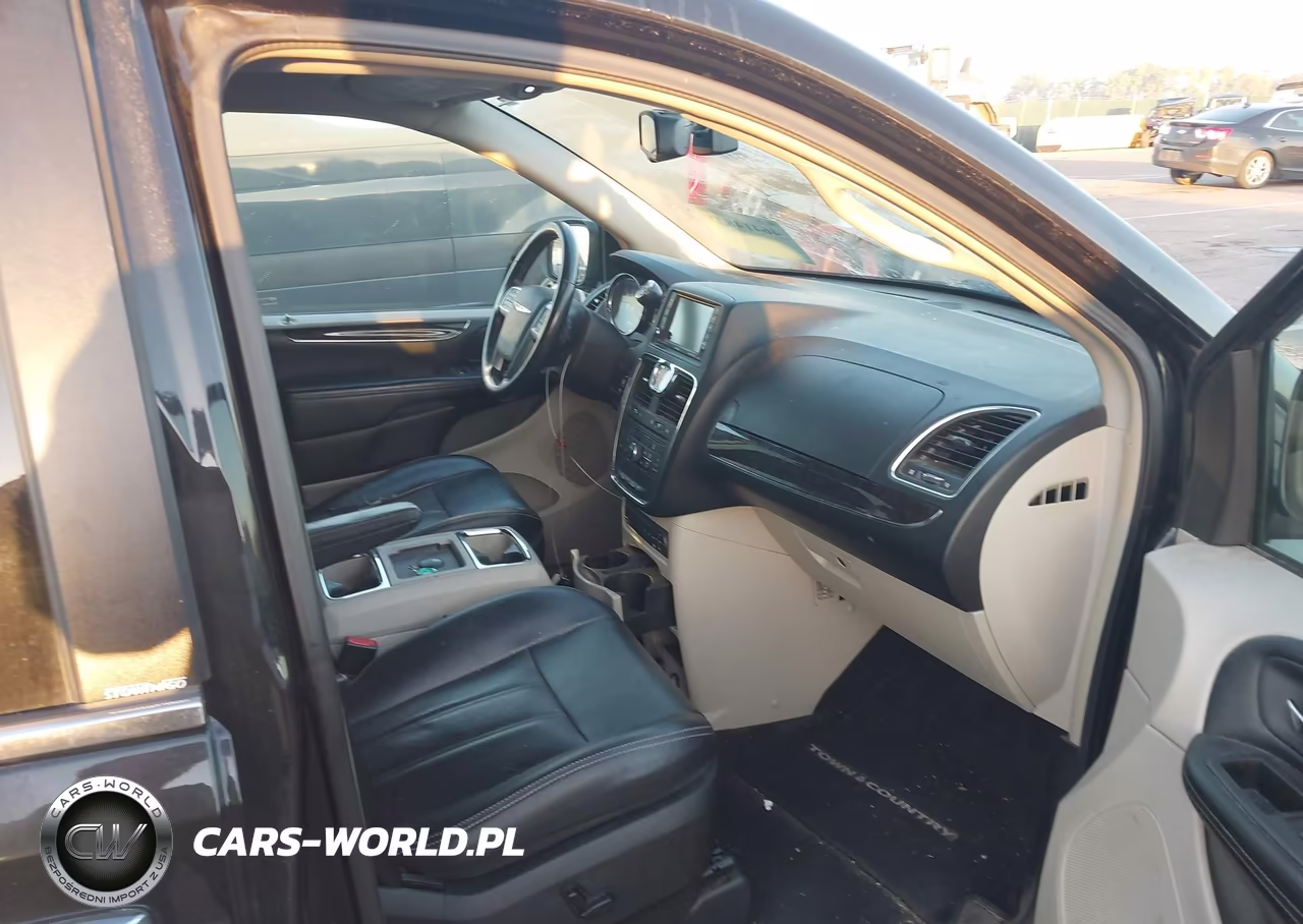 2011 Chrysler Town & Country Touring-L VIN:2A4RR8DG4BR746246 - 5
