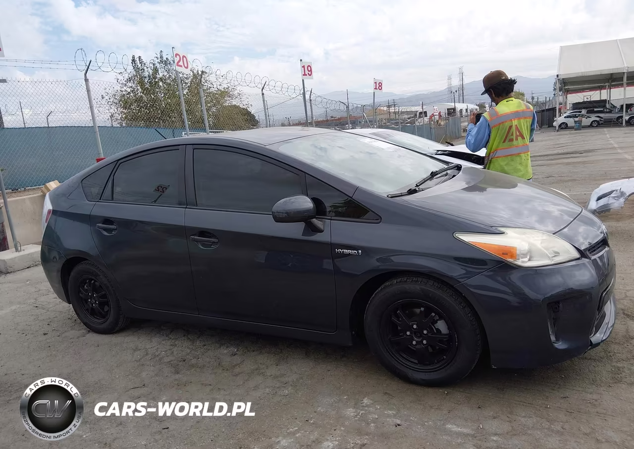 2012 Toyota Prius Three VIN:JTDKN3DU3C5426491 - 13