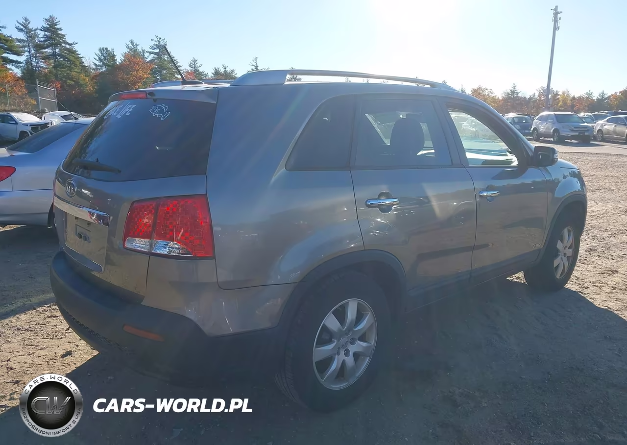 2013 Kia Sorento Lx V6 VIN:5XYKTDA22DG348728 - 4