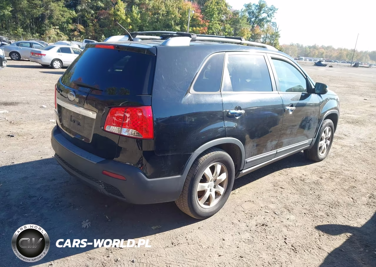 2011 Kia Sorento Lx VIN:5XYKT3A13BG185487 - 4