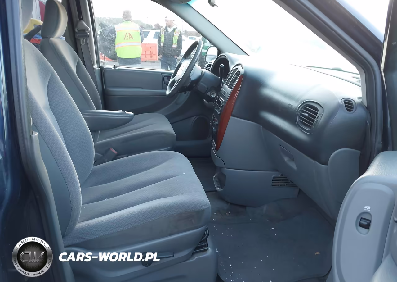 2006 Chrysler Town & Country VIN:1A4GP45R06B598073 - 5