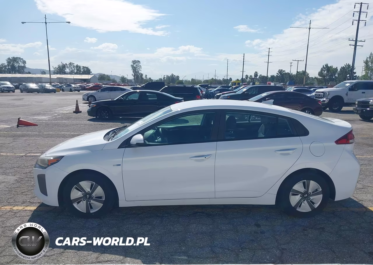 2018 Hyundai Ioniq Hybrid Blue VIN:KMHC65LC2JU099585 - 14