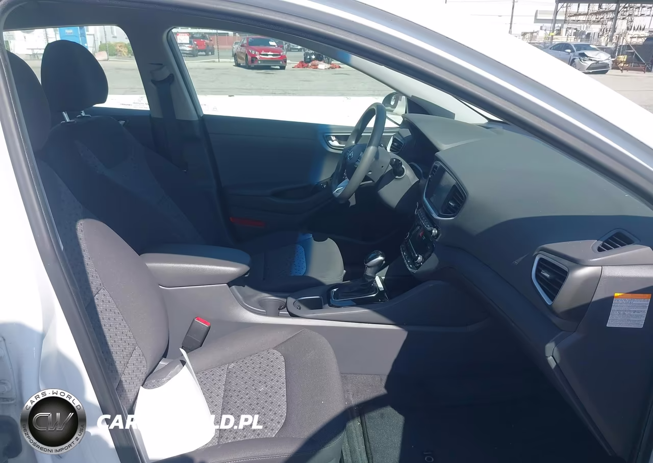 2018 Hyundai Ioniq Hybrid Blue VIN:KMHC65LC2JU099585 - 5