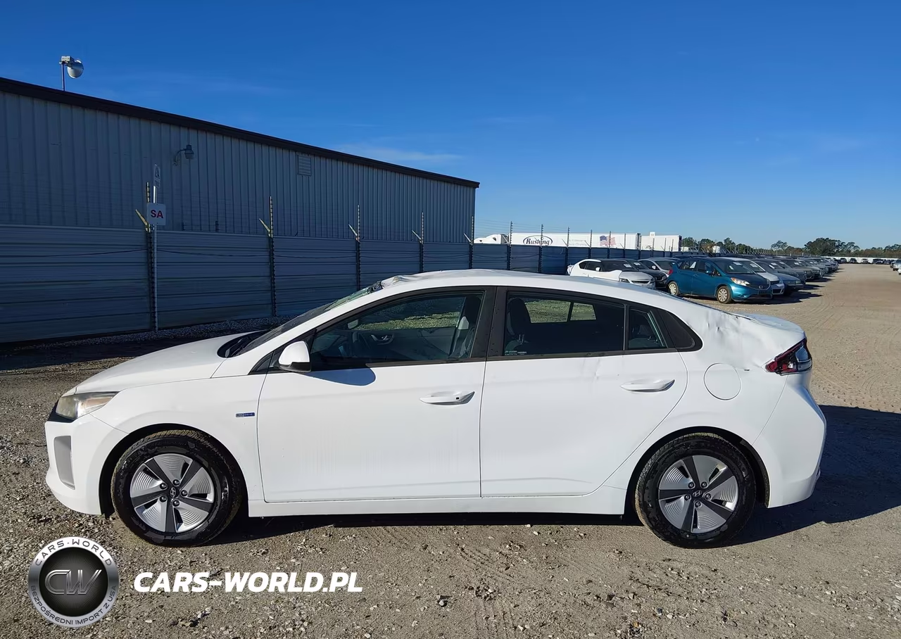 2019 Hyundai Ioniq Hybrid Blue VIN:KMHC65LC5KU158405 - 19